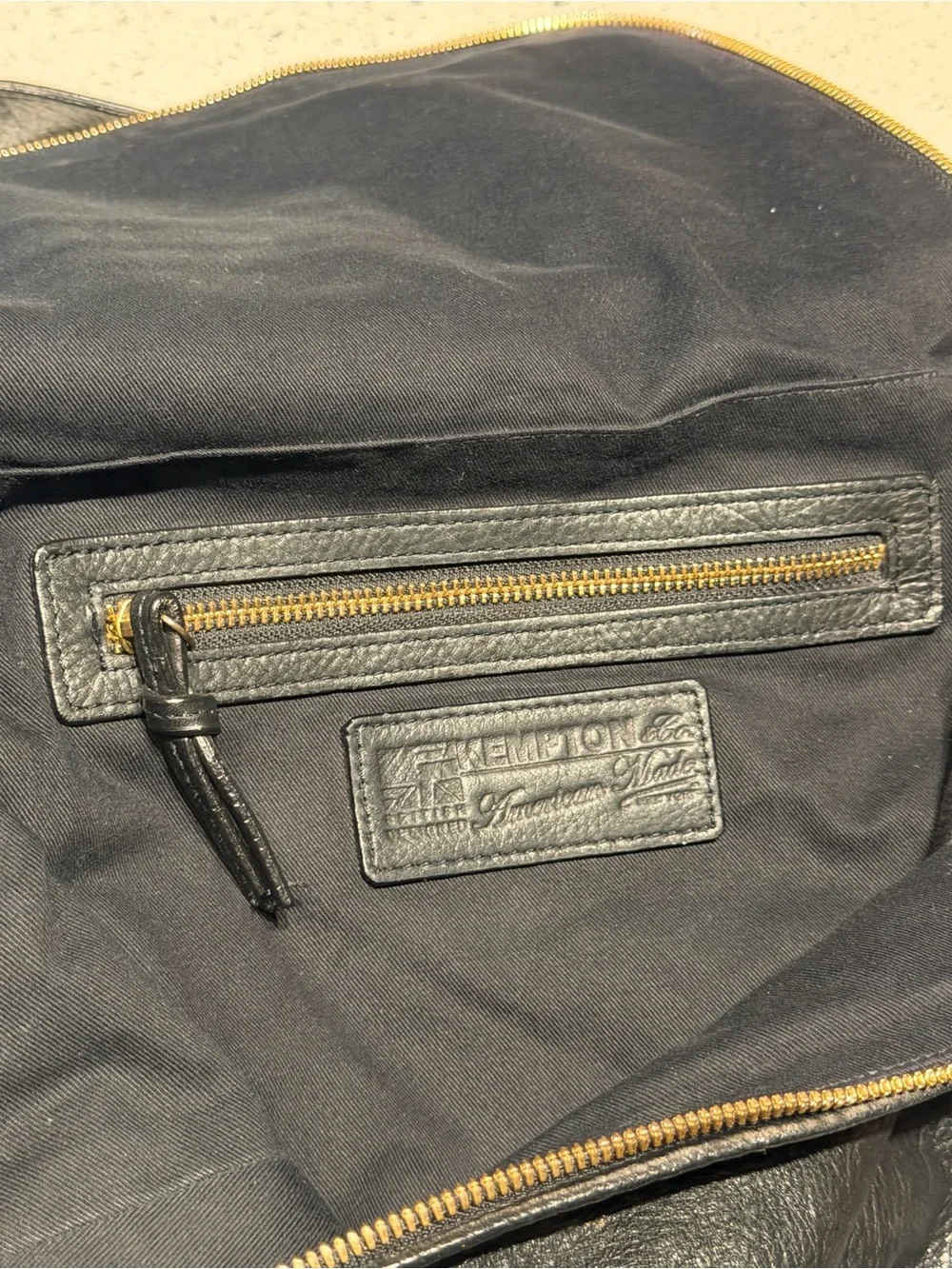 Kempton & Co. minimal black